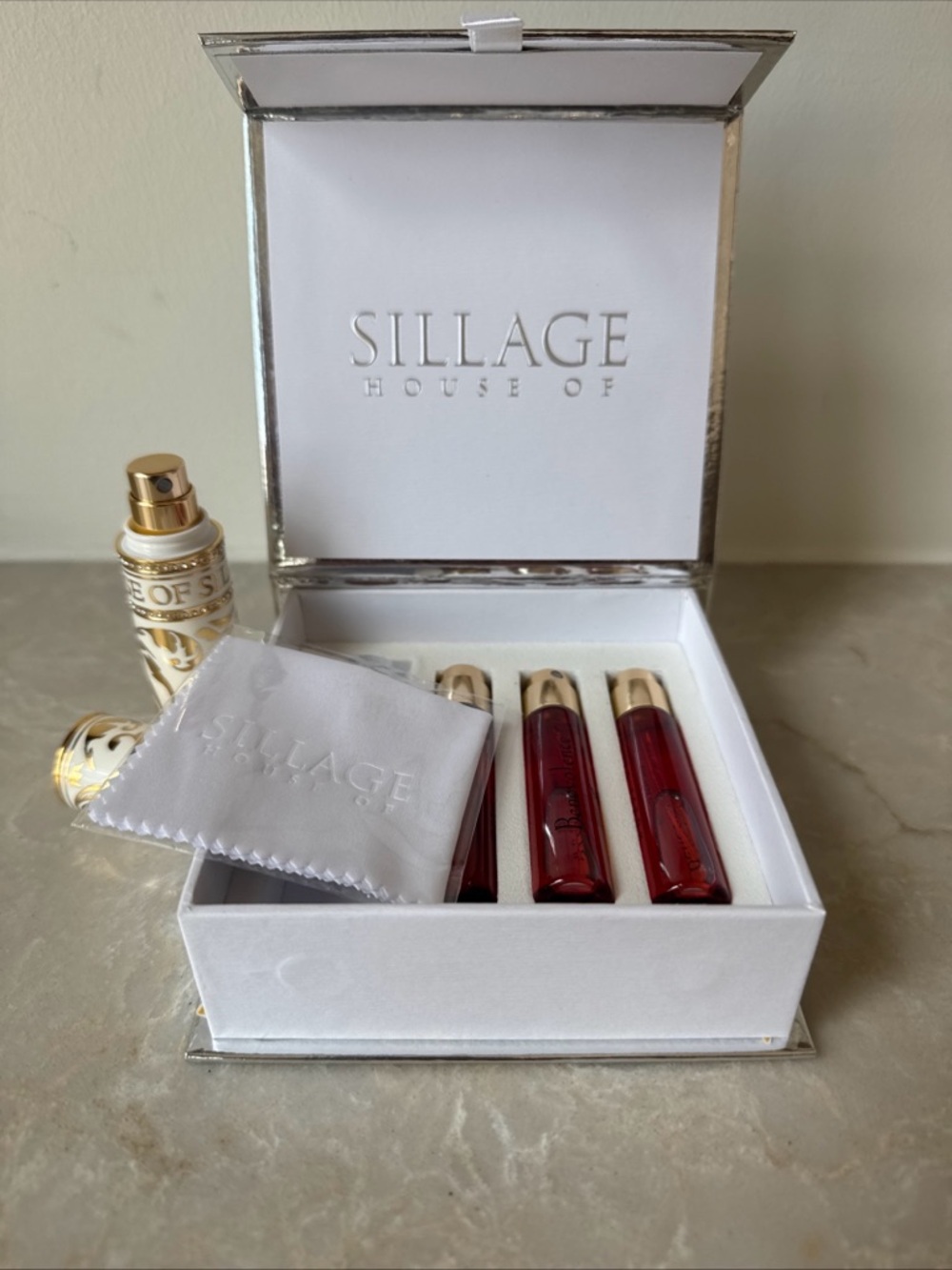 House of Sillage Benevolence Blanche Parfum travel White gold Swarovski New